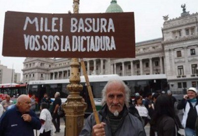 El gobierno volvió a reprimir la movilización de jubilados